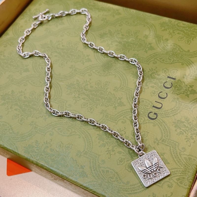G*u*i necklaces